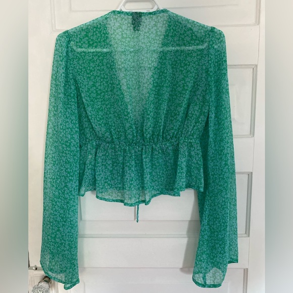 Cropped tie-front Blouse - Picture 2 of 2